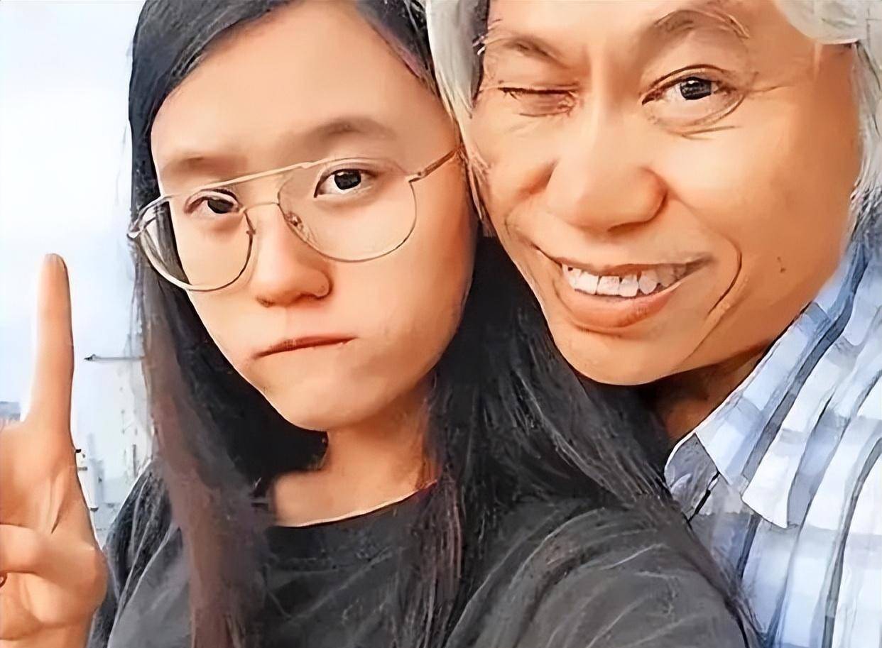 男方叫李坤城,是台湾音乐人.女方叫林靖恩,也是台湾人,家境富庶.