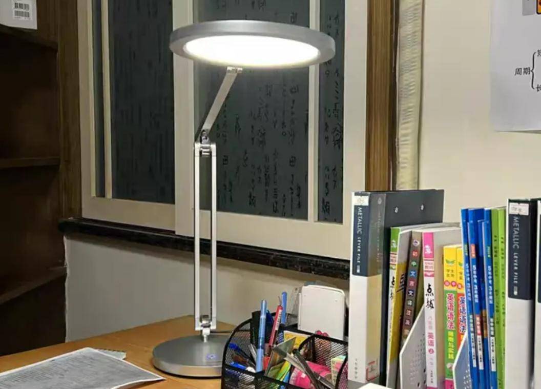 学生护眼台灯哪个牌子最好最安全?五大护眼台灯实操测评(不是云推荐)