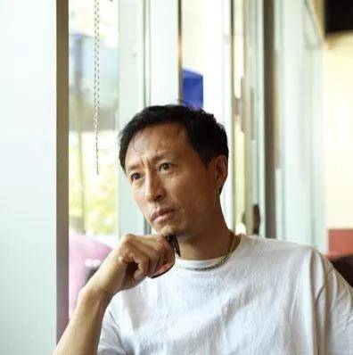 演员王洛勇,胡歌恩师,24岁娶妻,如今结婚40年还是零绯闻_丁宁_因为