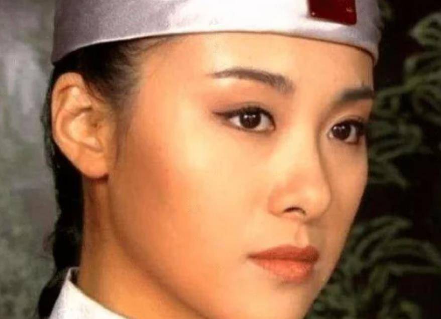 "年轻时美上天,现如今判若两人"的6位女神,粉丝看
