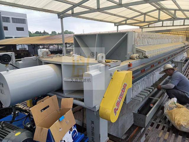 城市污水处理厂压泥机_带式_板框_运行