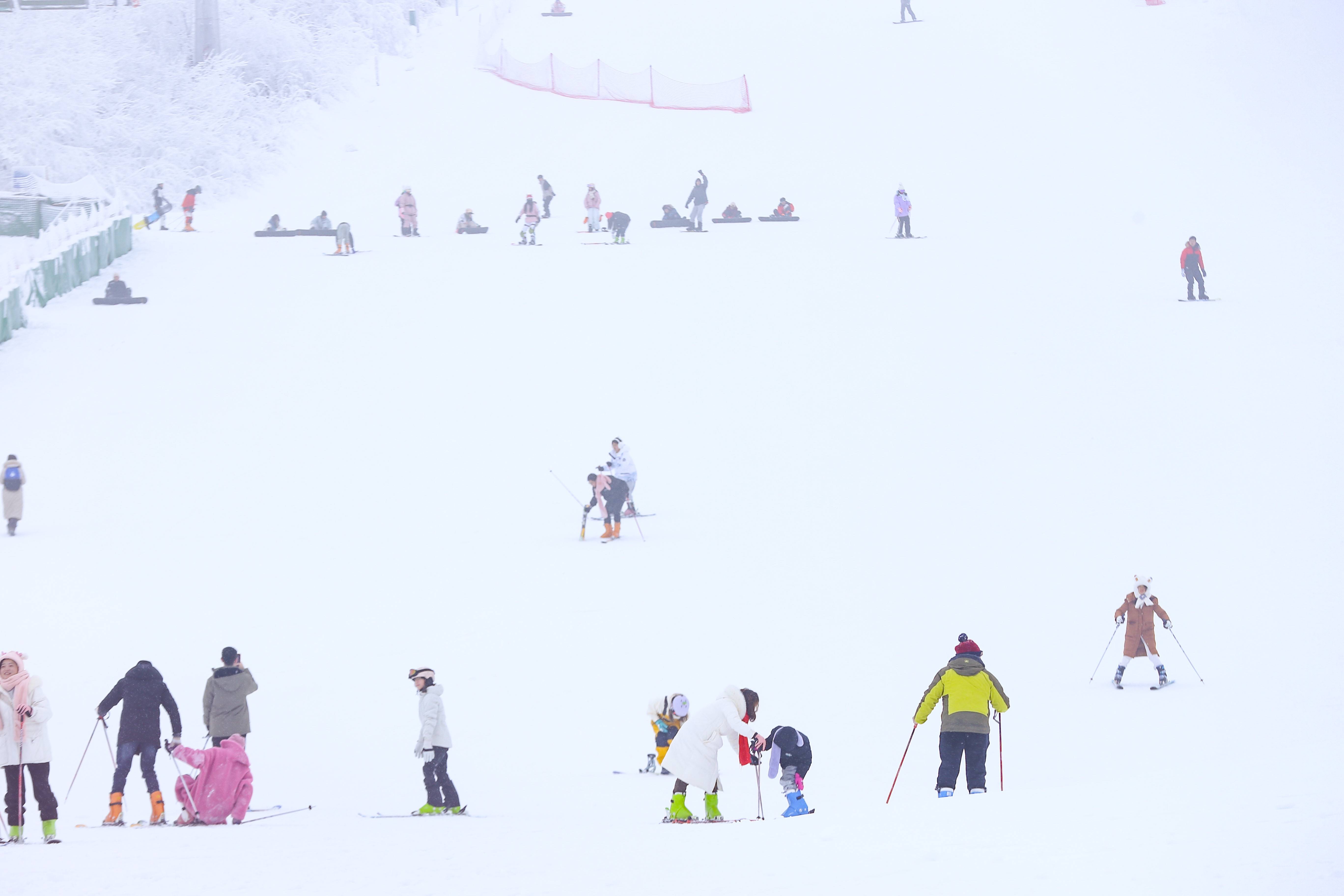 西岭雪山错峰玩春雪正当时 三·八节专项福利来袭,99元畅玩福利出炉啦