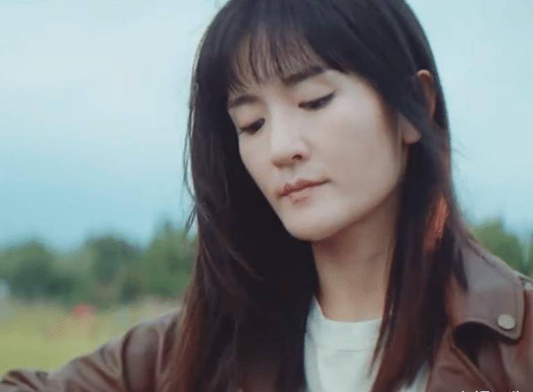 张杰新歌mv催泪,谢娜变70岁老太满头白发,两人依偎诠释爱情最美模样