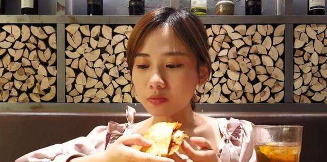 密子君吃播界鼻祖,大胃王被电视批评浪费后,为何她