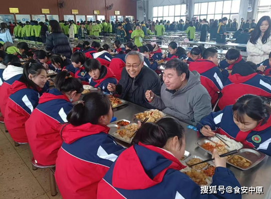 南阳市场监督管理局官庄工区分局:开学第一天 严把食