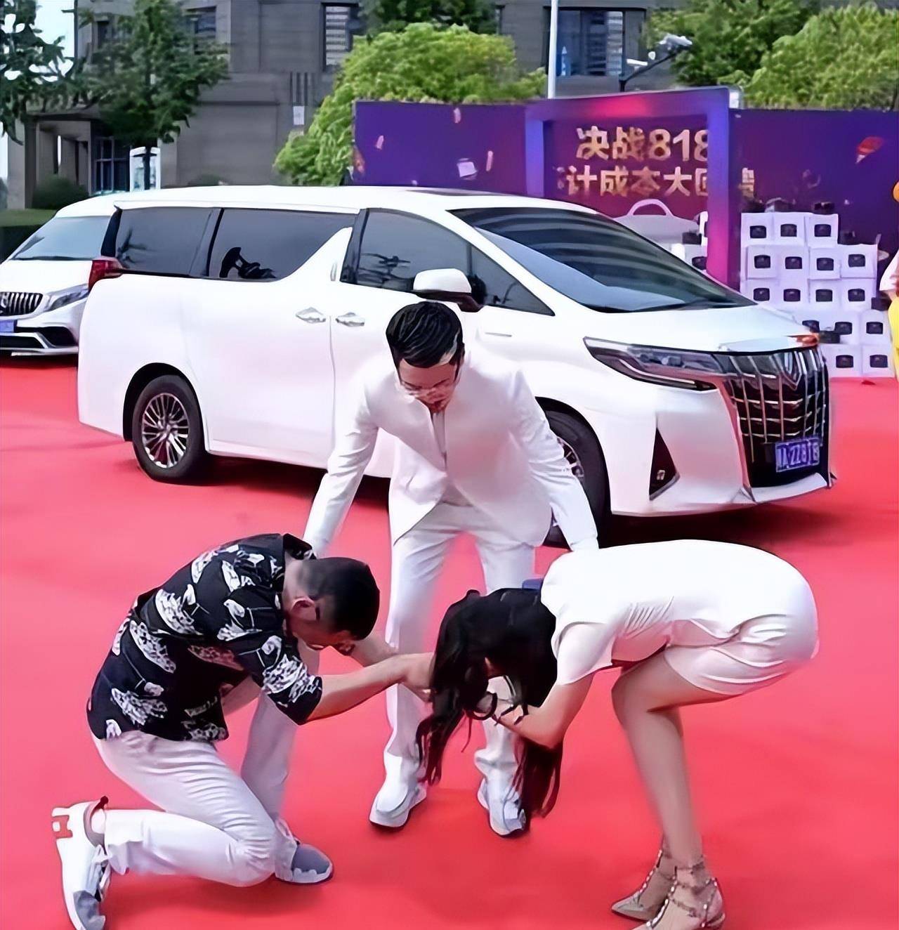 扭腰摆胯超卖力,身材发福撞脸沙溢_国岳_夫妇_网友