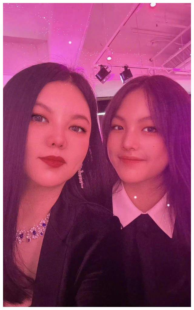 王诗龄英国豪宅内景曝光,小女神身姿曼妙,仙子降临._生活_李湘_人们