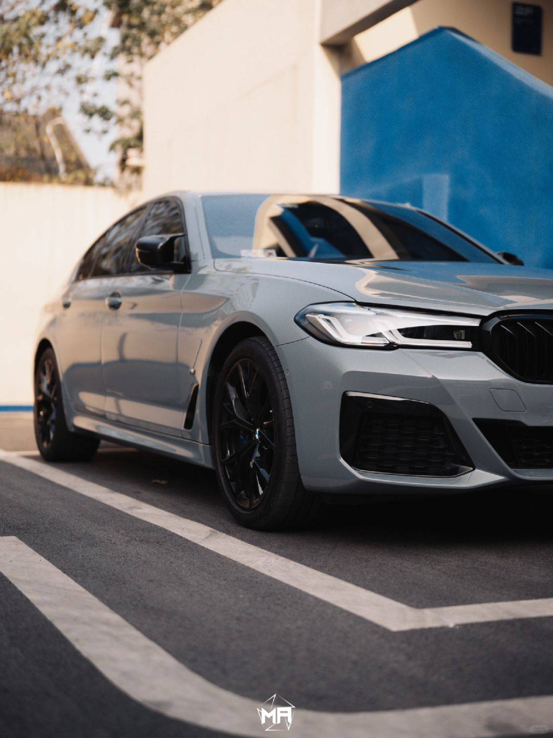 宝马530i矩阵改色膜北极灰,浑身散发着极地般的冷峻气息_搜狐汽车