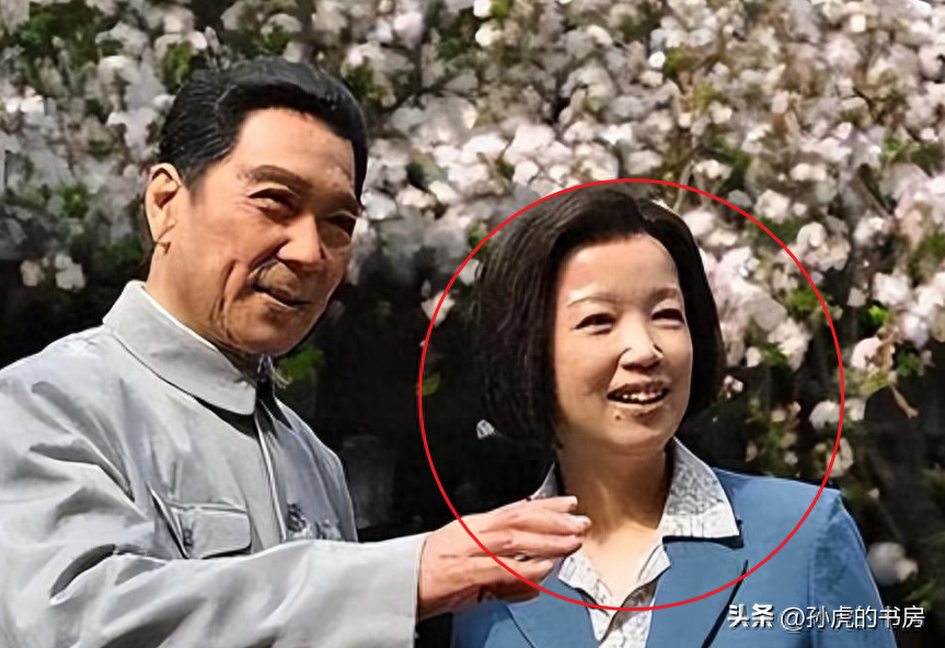 黄薇:与蔡国庆青梅竹马,照顾偏瘫父亲11年,九旬老母让
