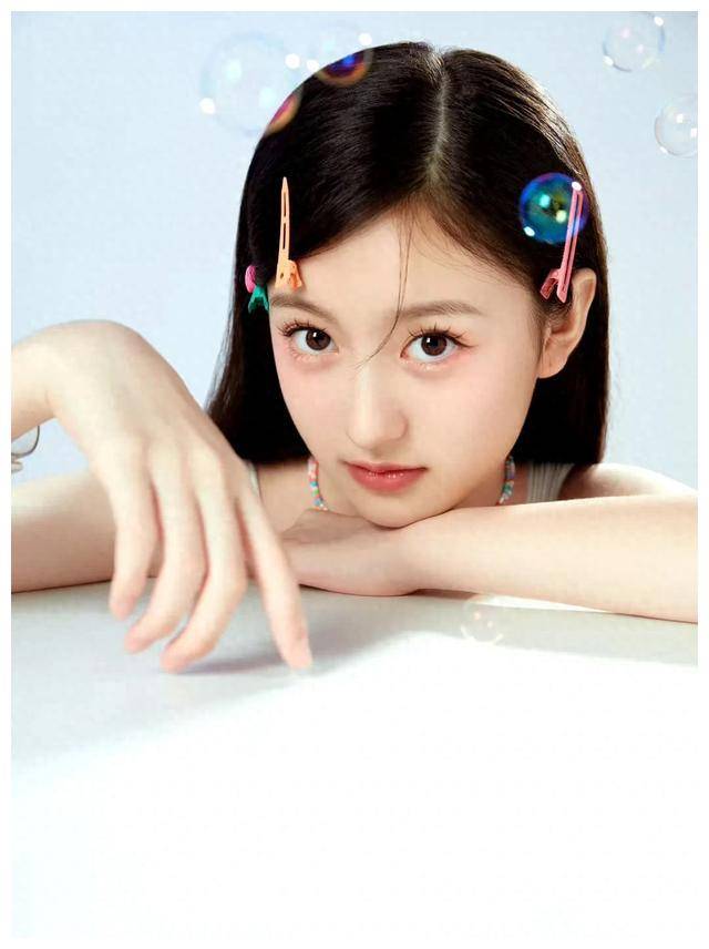 在《芸汐传》中,她饰演了鞠婧祎的小时候,展现了可爱的一面,获得了