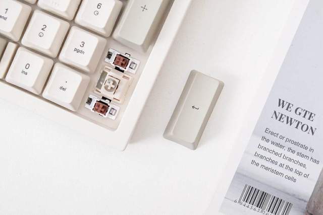 洛斐小方98三模机械键盘体验:复古感设计,手感软弹,久敲不累