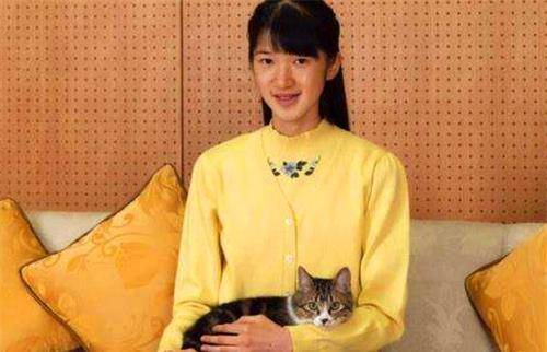 然而对于德仁的千金,爱子公主来说,皇室的身份,似乎给她带来了层层的