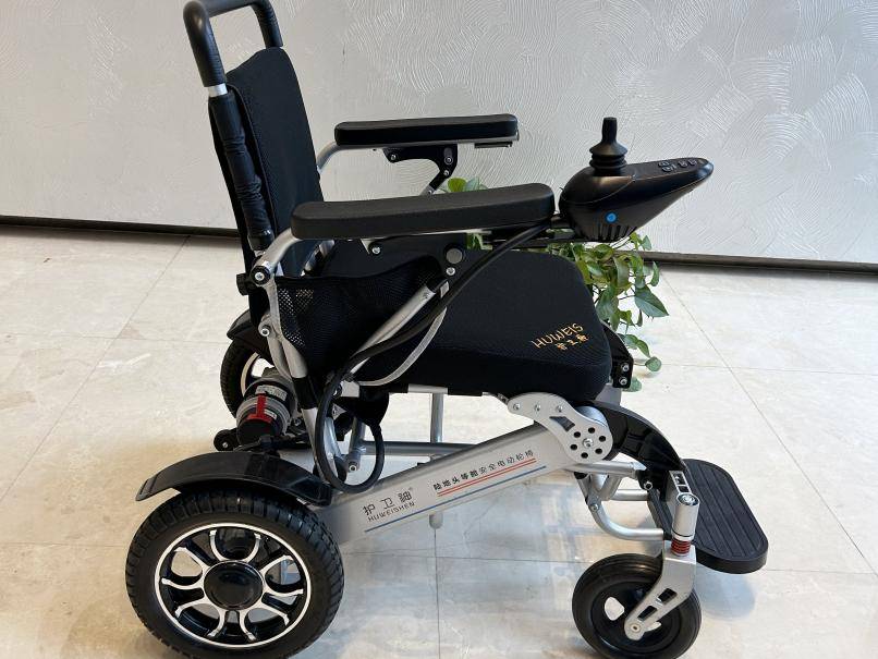 老年电动轮椅可在家充电,但要避免做这4件事,不然电池少用2年!