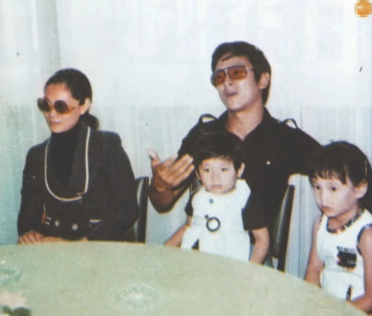 王馨平晒照悼念母亲林翠,母女甚少合照留遗憾,离世29年思念不减_王羽