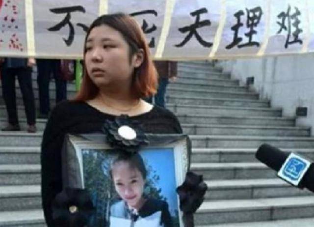 妻子不忠,捅妻六十多刀悲惨离世,当时女儿就在旁边_祁可欣_因为_争执