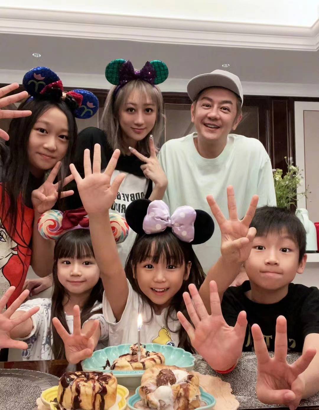 陈浩民举家回香港定居,为了子女学习广东话,其次是方便工作_孩子_内地