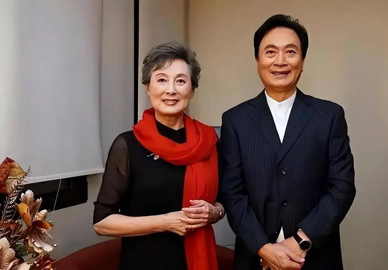 梁波罗:23岁一炮而红,娶圈外妻子生一女,如今咋样了?