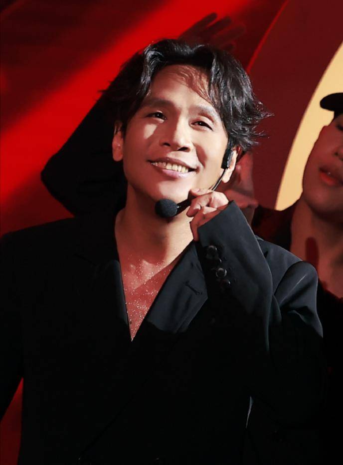 43岁宋小宝爆改成王嘉尔,一下年轻20岁!