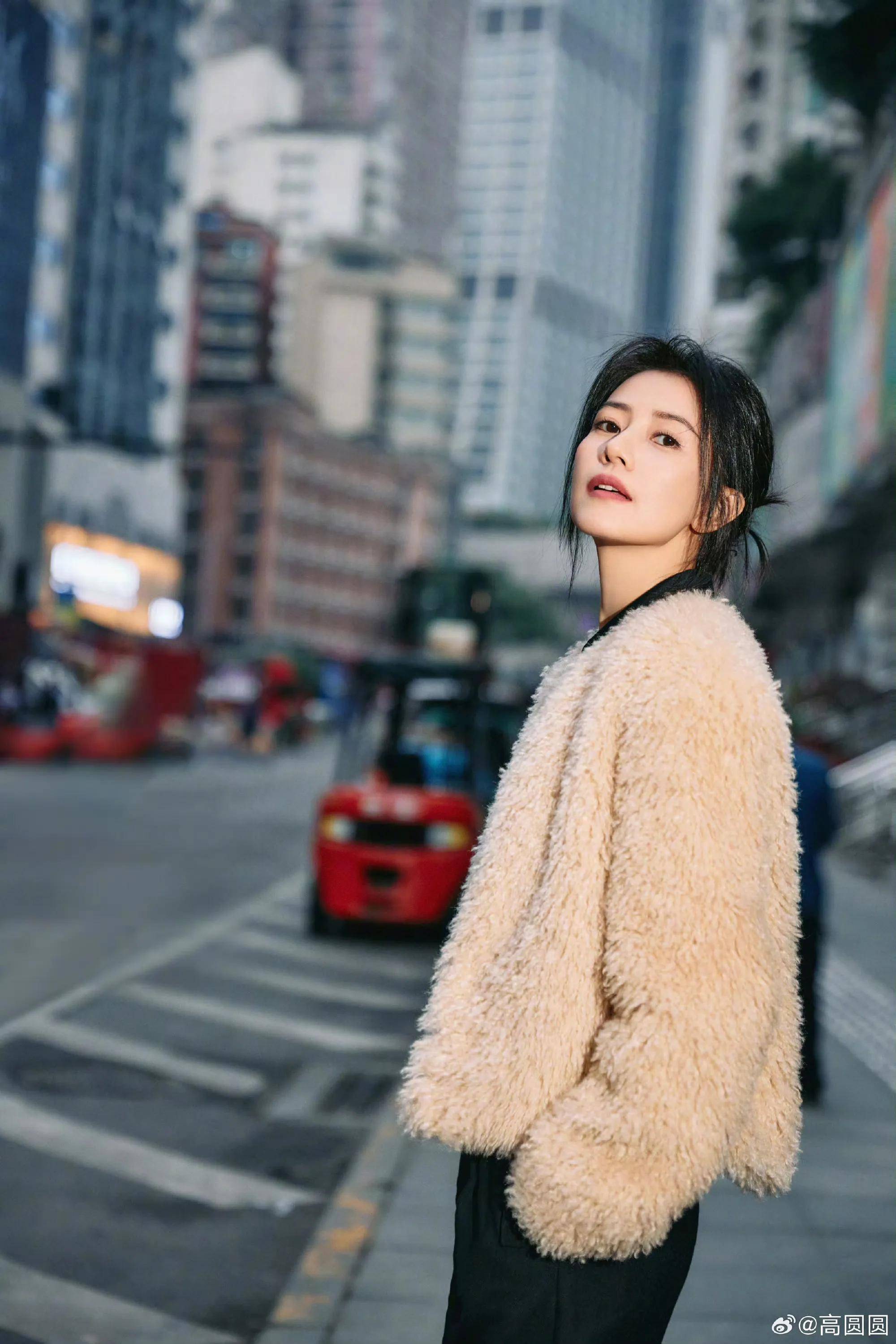 高圆圆赵又廷陪女儿骑车,女儿大长腿,长得像爸爸没遗传妈妈美貌_rhea