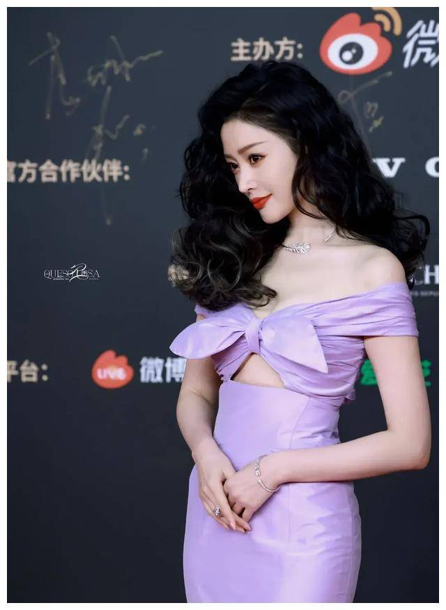 张天爱身材火辣,深v衬托性感!惹人迷糊了!_魅力_古装_人们