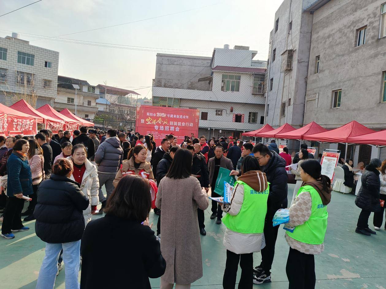 简阳市三星镇:禁毒宣传走进"空港春风"招聘会_行动_群众_求职者