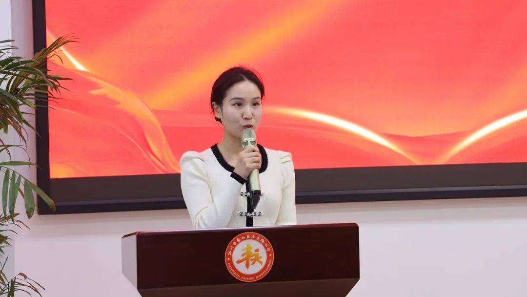 巴莎老师分享文一教育集团巴莎老师带来了题为《我的假期阅读》的报告