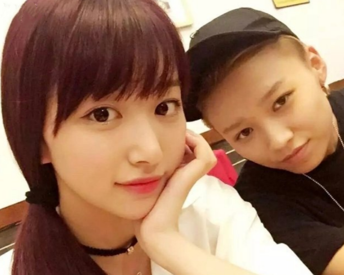 难怪说出道即整容,看刘雨昕孔雪儿的未出道合照,粉丝都不敢认_转型