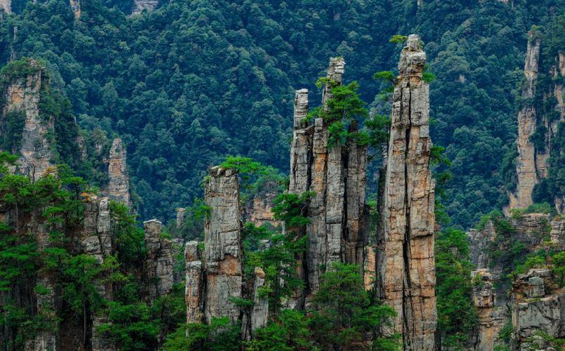 天门洞"得名,尽显大自然的鬼斧神工2,国家森林公园: 武陵源核心风景区