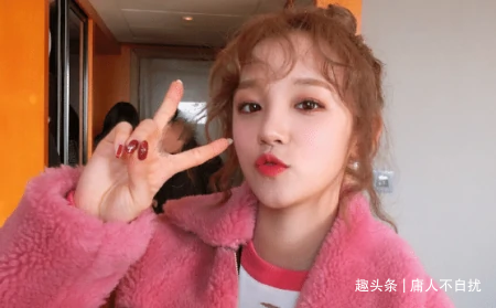 宋雨琦微博晒照,单身抱"王彦霖"贴到身材前,抱起的姿势引热议_节目