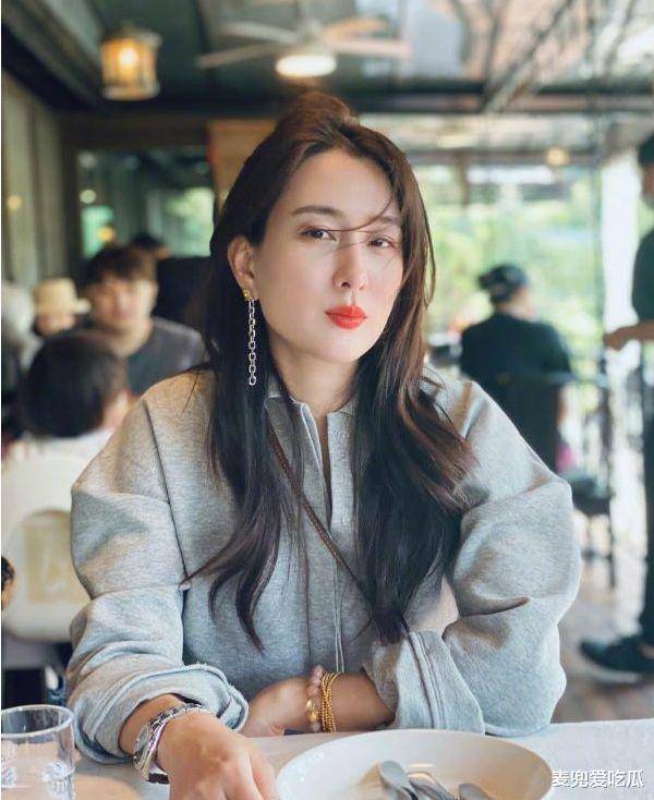 马苏晒立冬初雪照?笑靥如花状态好,被赞永远十八岁_男朋友_照片_显得