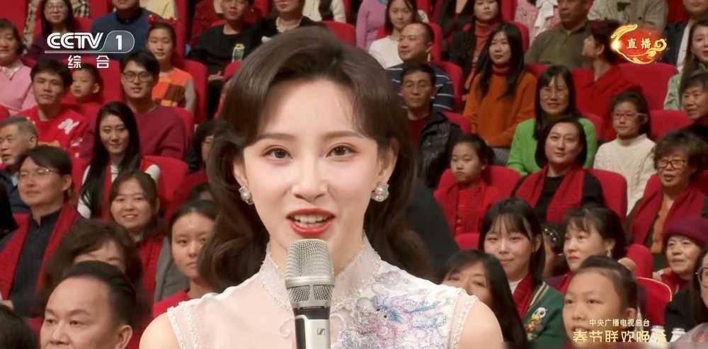 春晚舞台上的十位美女,张天爱惊艳众人,迪丽热巴美翻了_魅力_成为了