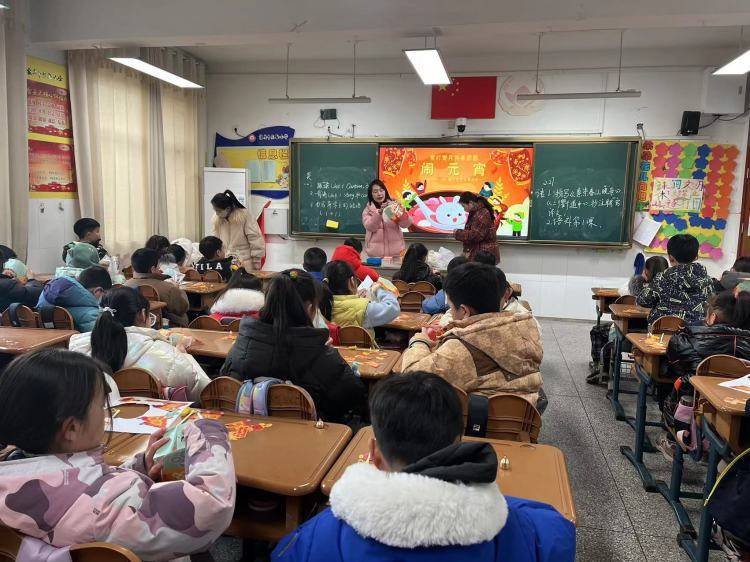 淮安市实验小学:龙腾启新岁 巧手做灯笼