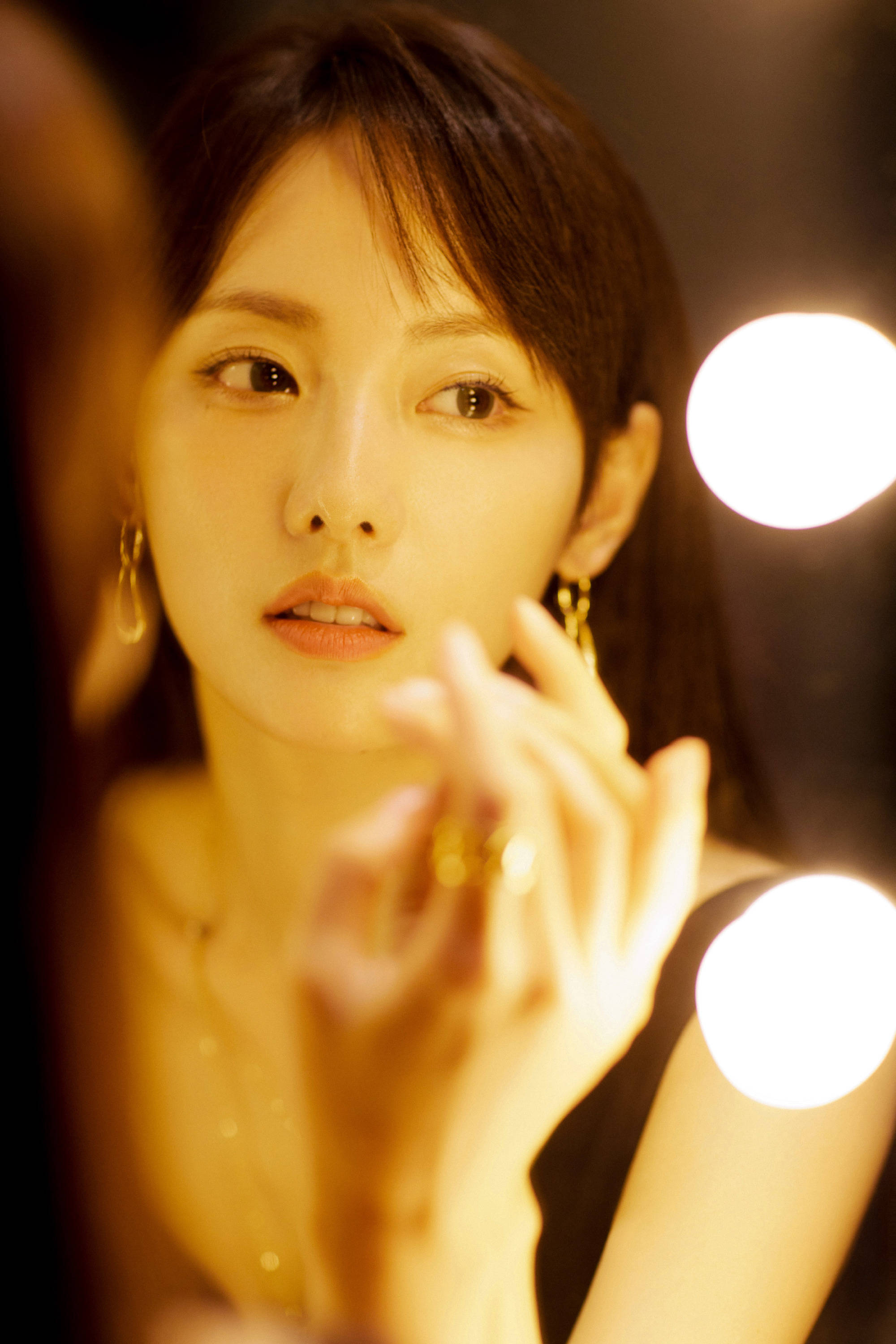 张嘉倪晒双马尾照,摇头晃脑开心到模糊,被粉丝调侃可以去演傻姑了