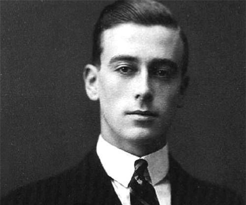 祖父是亚历山大·巴滕贝格亲王,外祖父是黑森