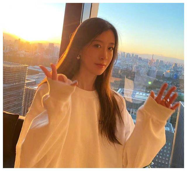 生活照遭男闺蜜泄露,被扒曾是男方助理_网友_照片_消息