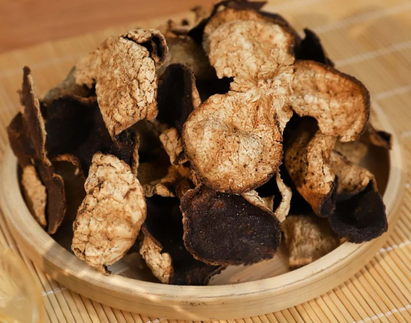 陈皮水的功效燥湿化痰:陈皮能够燥湿化痰,对于湿气重,痰多的人来说有