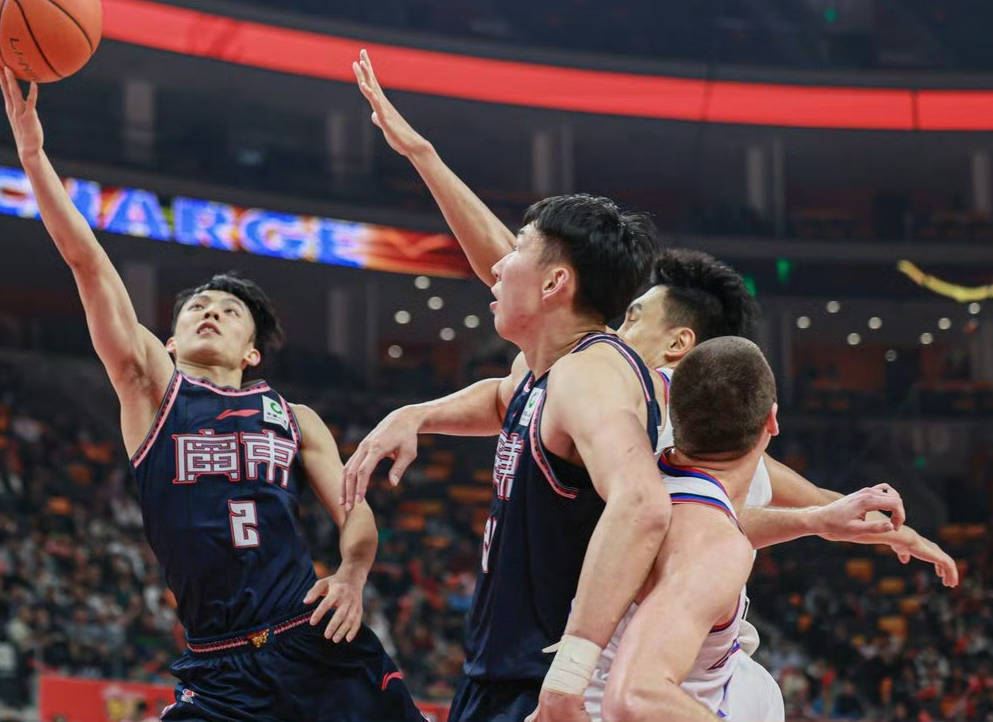 广东队被曝签约乔丹贝尔,或彻底激活周琦 胡明轩 徐杰_辽宁队_防守