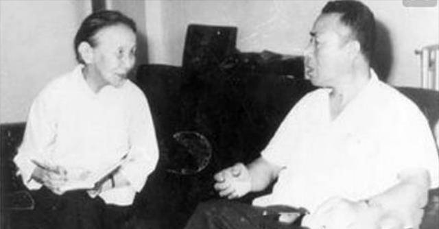 张秉贵:靠两手绝活闻名,曾被冰心采访,去世后铸铜像陈云题词_北京百货