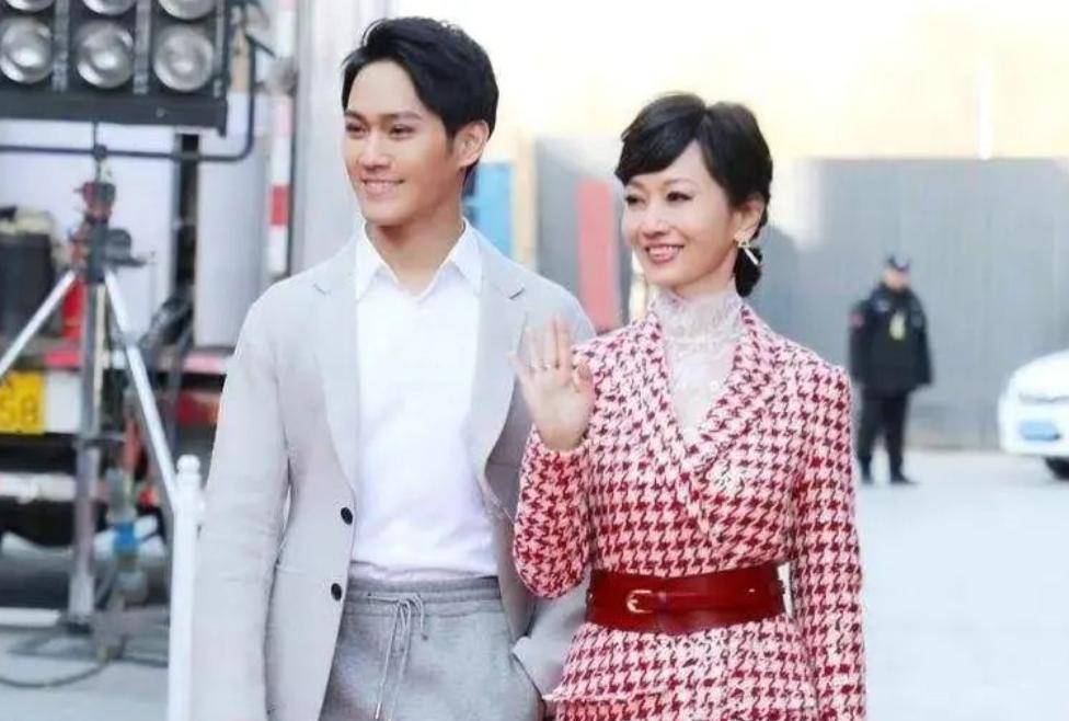 赵雅芝:我这辈子最正确的选择,就是带着两个儿子嫁给了黄锦燊_黄汉伟