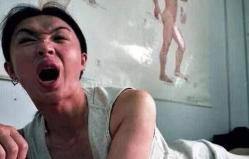 东北男子28岁做变性手术,38岁嫁德国男人,如今是3个孩子的妈妈_金星