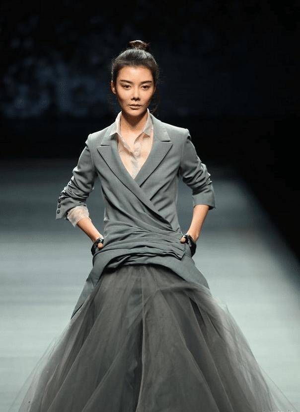 车晓瘦成"平板人"?