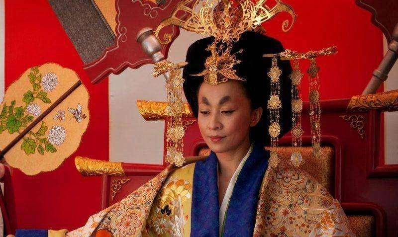 前不久昭仪生了个女儿,却被人扼死,一查当时只有王皇后来过,李治大怒