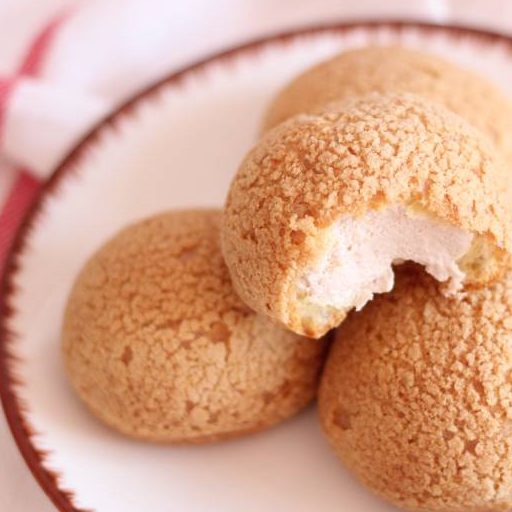 酥皮泡芙最详细的做法,酥酥的外壳,满满的奶油,好吃的停不下来_小伙子