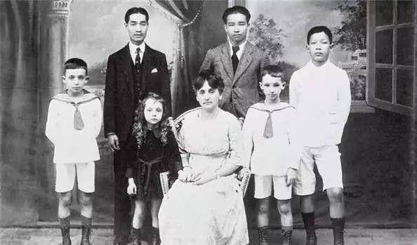 杜拉斯:4岁父亲去世,母亲重男轻女,16岁成为中国富二代的情人_李云泰