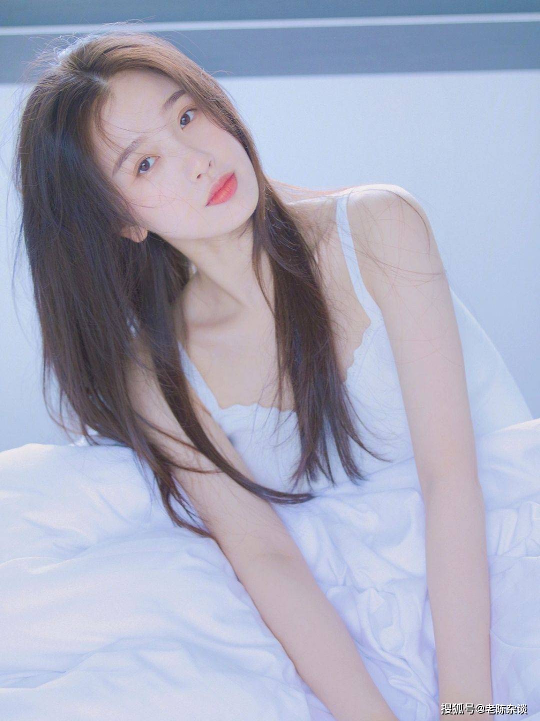 这谁顶得住嘛!真乃人间极品!虞书欣写真赏