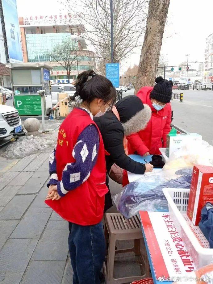 热血20242月3日,大学生小李和同学冒着严寒来到临朐全福元献血屋做
