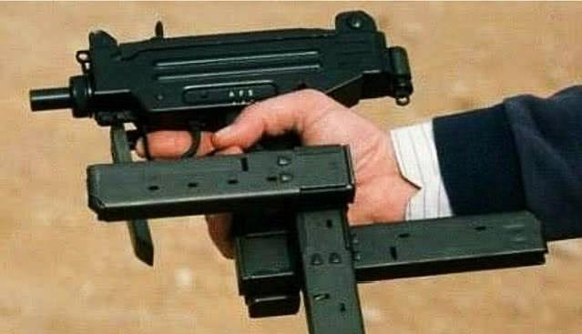 以色列军队曾经必备近战利器 一度风靡世界的经典名枪_mm_冲锋枪_装备