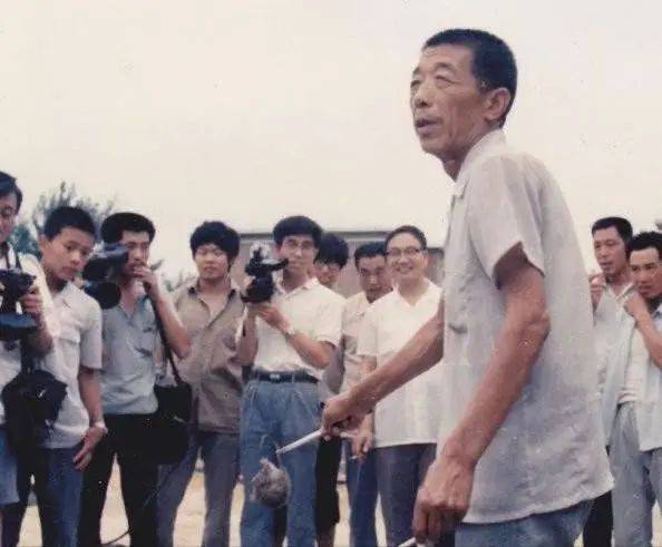 有个农村出身的女同事曾告诉我,真正在乡下长大的女孩子,不会像城里