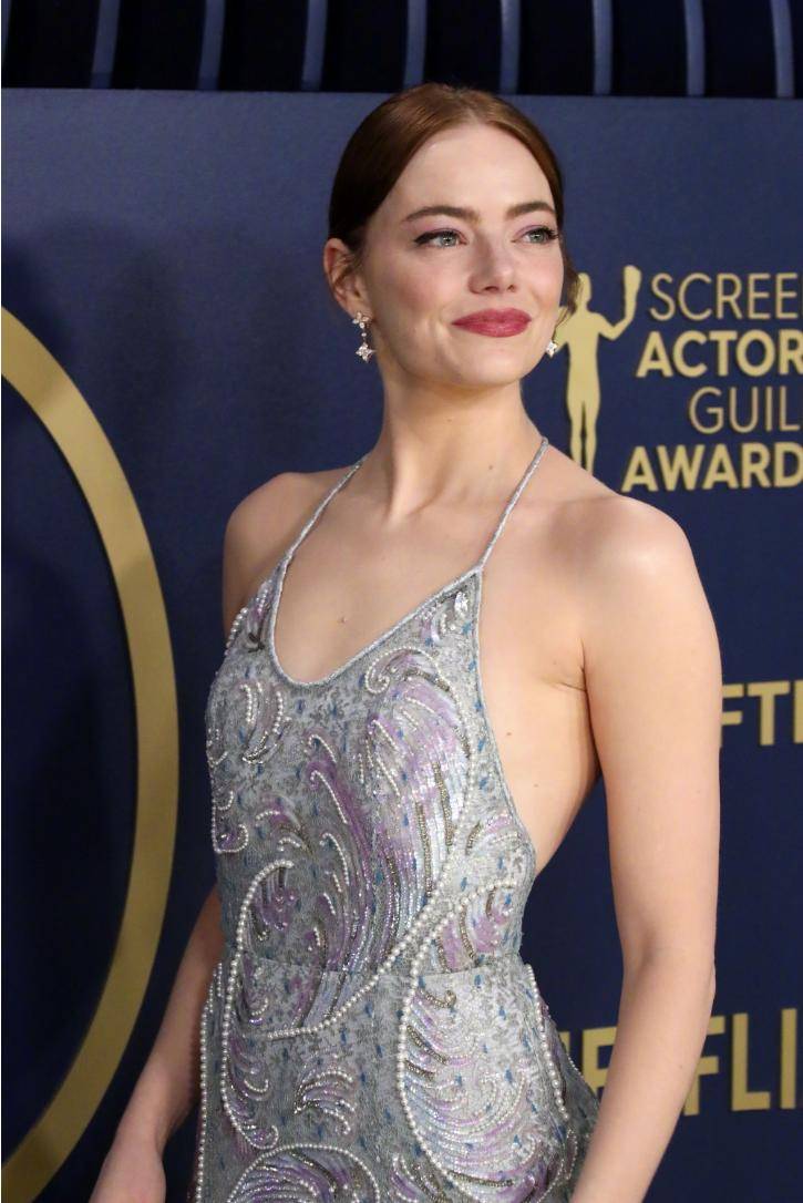 美国这一夜,女星个个风情万种,却被石头姐的雪白腋窝抢走了风头_礼服