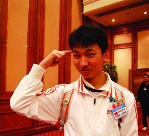 郑才千,出生于1989年,江苏省淮安市洪泽区岔河人,从小成绩就特别好